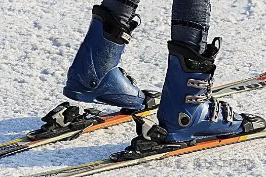 滑雪发烧友必读：耐寒PA6/66材料在滑雪装备中的革新应用全解读